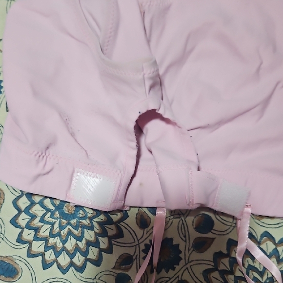 Masthead Surgical Bra. - Picture 4 of 8